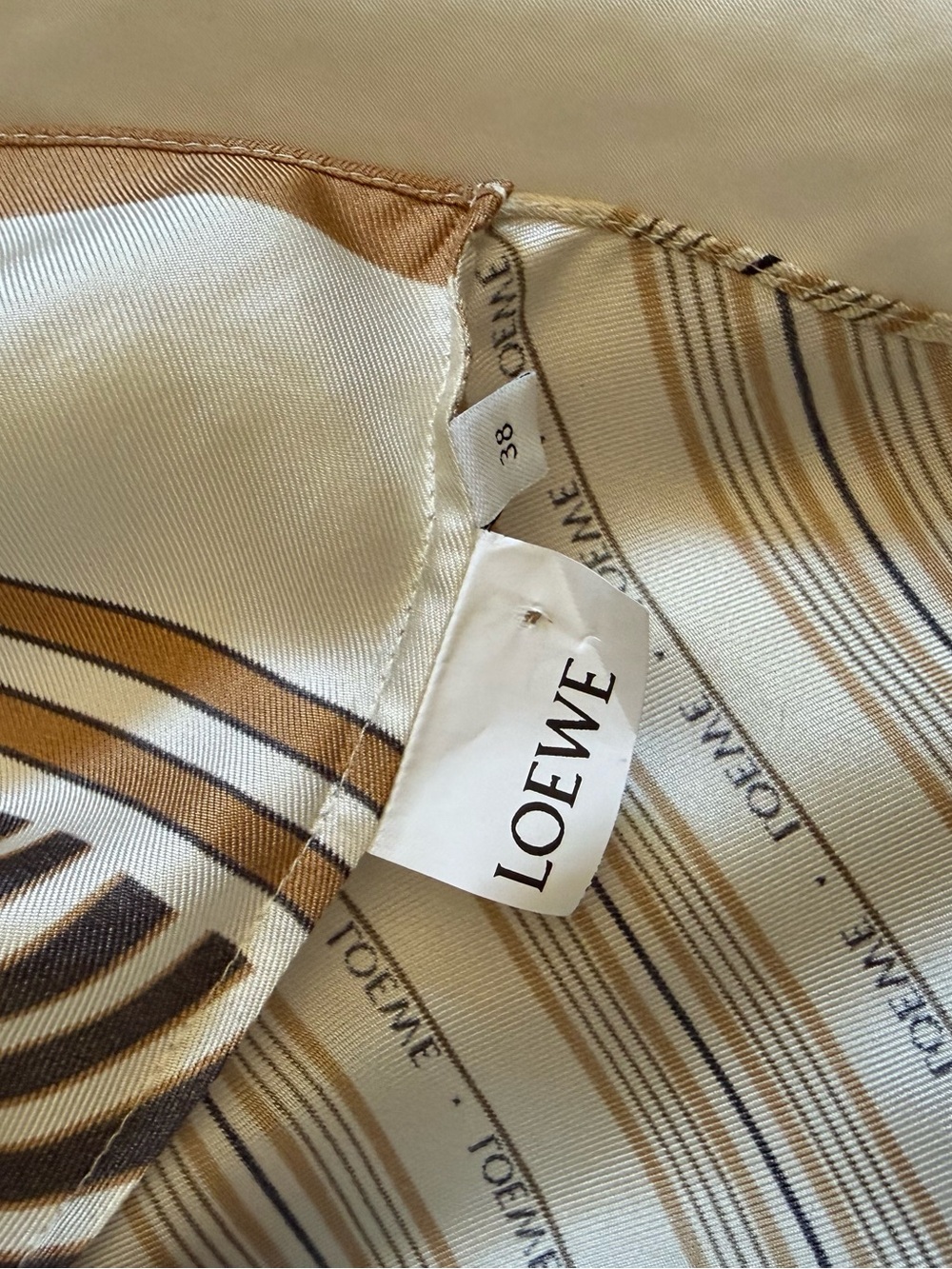 LOEWE
Layered Scarf Print Shoulder Tie Silk Top 38 - Picture 12 of 12